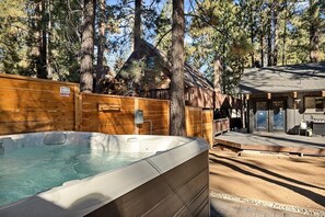 Outdoor spa tub - Perfect Mountain Retreat | Ski resort | HotTub (Big Bear Lake)
