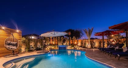 7BR/4BATH Escape w/HEATED Pool, Billiards, Arcade Room, Hot Tub & Mini Golf