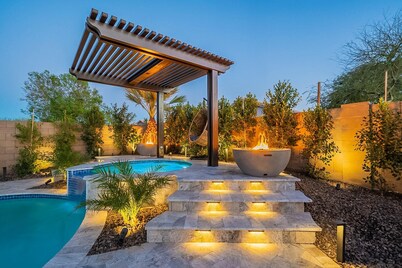 7BR/4BATH Escape w/HEATED Pool, Billiards, Arcade Room, Hot Tub & Mini Golf