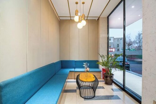 Jingman Light Luxury Hotel (Shangqiu Experimental Middle School High-speed Railway Station)