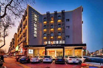 Jingman Light Luxury Hotel (Shangqiu Experimental Middle School High-speed Railway Station)