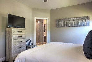 4 bedrooms, desk, WiFi, bed sheets