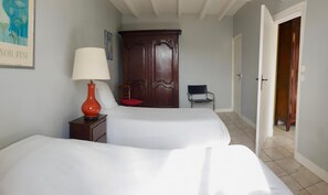 2 bedrooms, travel cot, free WiFi