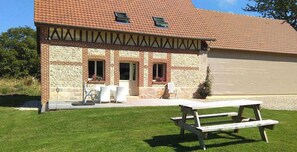 Outdoor dining - Gîtes de France® - La Maison de la Ferme (CANOUVILLE)