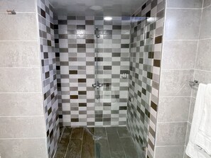 Ducha y secador de pelo