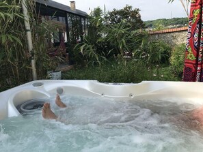 Outdoor spa tub - Gîtes de France® - Bayen's Family (FECAMP)