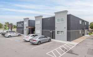 Exterior - Beautiful Contemporary Suite #02 (Lawton)