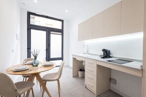 Fridge, microwave, coffee/tea maker, electric kettle
