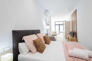 Iron/ironing board, free WiFi, bed sheets - The Monteolivete Apartment B by Florit Flats (Valencia)