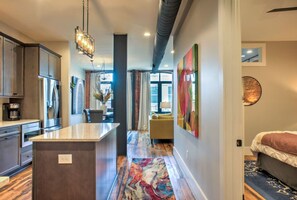 2 bedrooms, iron/ironing board, free WiFi, bed sheets - Best Downtown Asheville loft. (Asheville)