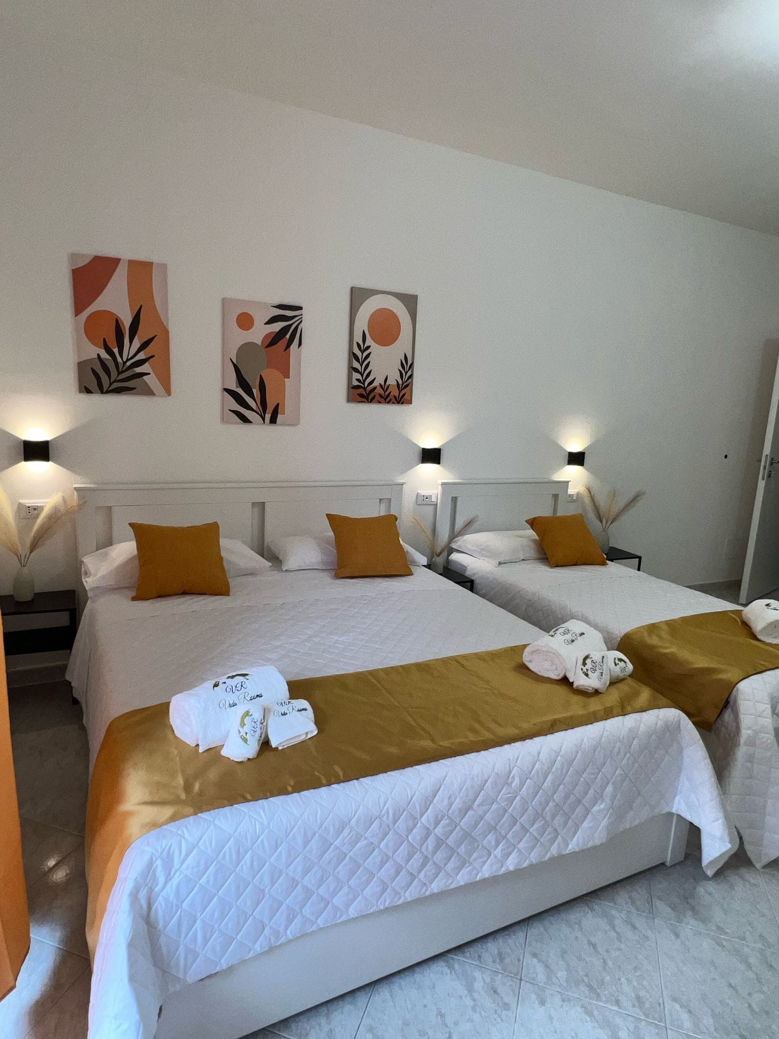 Dreibettzimmer, Balkon, Stadtblick