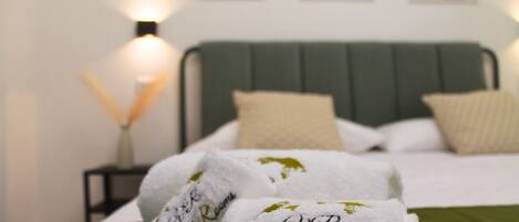 Doppelzimmer, 1 King-Bett, Balkon, Stadtblick