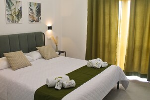 Camera doppia, 1 letto king, balcone, vista città