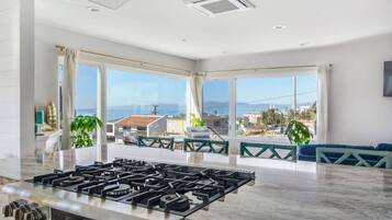 雪櫃、微波爐、焗爐、爐具