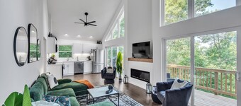 Mountain Chic Retreat-Harpers Ferry, the AT, Wine country w/ Lake Beach passes!