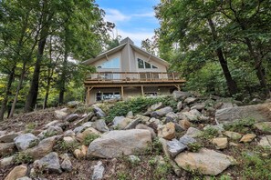 Exterior - Mountain Chic Retreat-Harpers Ferry, the AT, Wine country w/ Lake Beach passes! (Harpers Ferry)