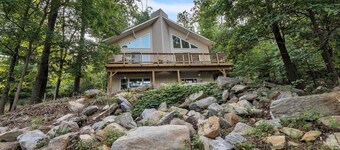 Mountain Chic Retreat-Harpers Ferry, the AT, Wine country w/ Lake Beach passes!