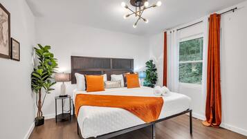 2 slaapkamers, een bureau, een strijkplank/strijkijzer, wifi