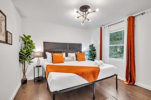 2 Schlafzimmer, Schreibtisch, Bügeleisen/Bügelbrett, WLAN