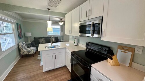 Parrot Cottage in Fort Myers Beach