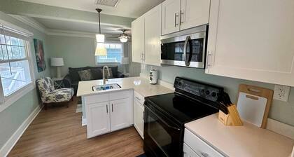 Parrot Cottage in Fort Myers Beach