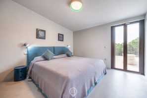 3 bedrooms, travel cot, WiFi, bed sheets