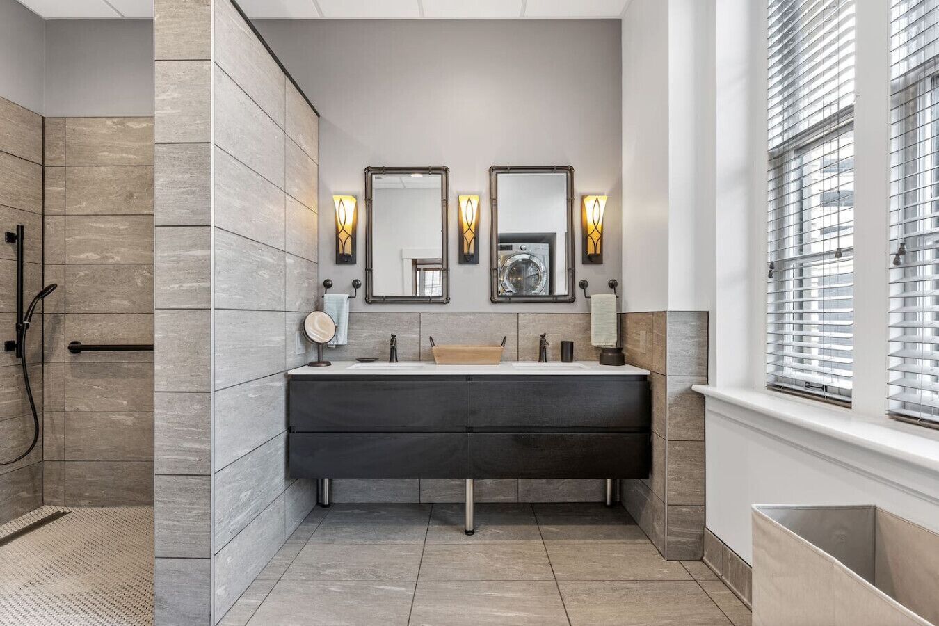 Sèche-cheveux, serviettes fournies