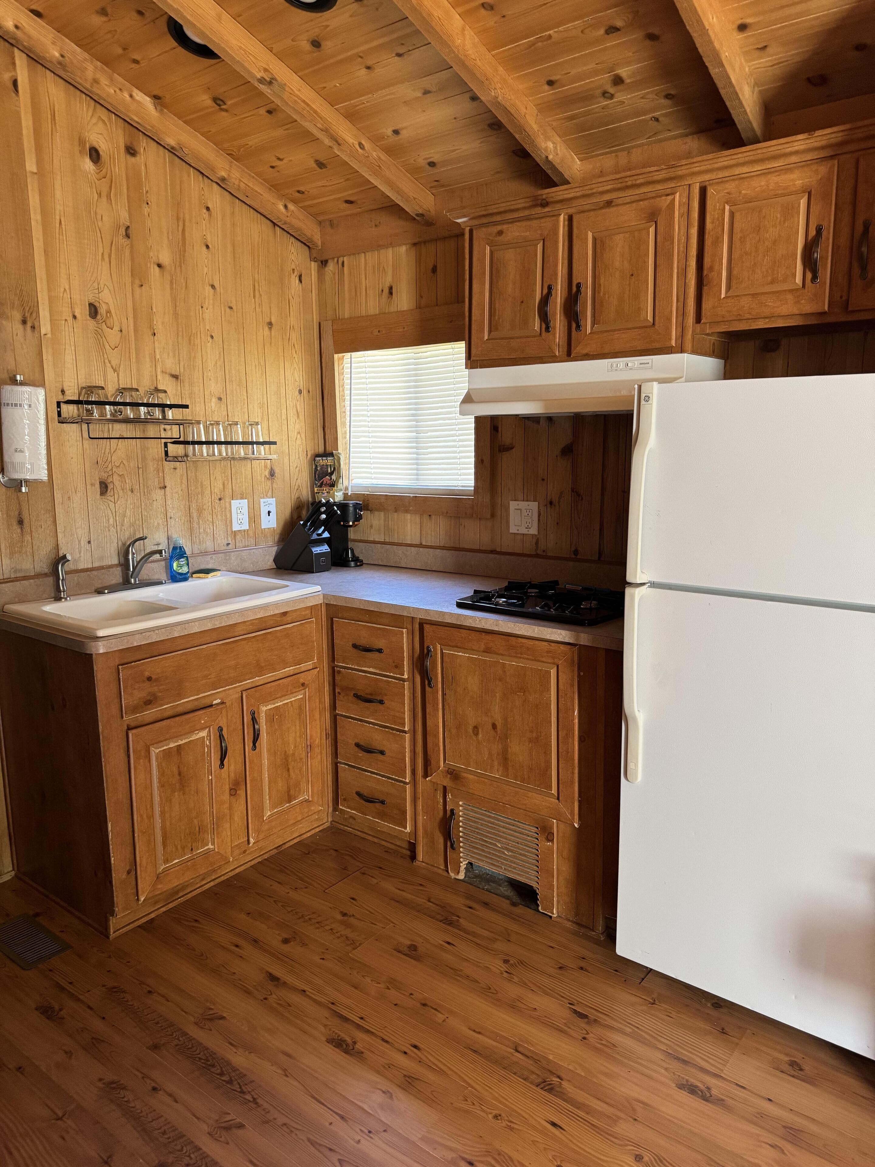 冰箱、微波炉、烤箱、烤面包机