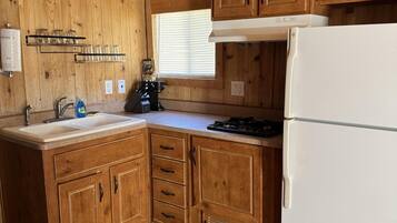 Frigorífico, microondas, horno y tostadora