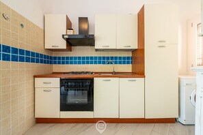 Fridge, microwave, oven, stovetop - Pinus Village Coastal Hideway (Santa Margherita di Pula)
