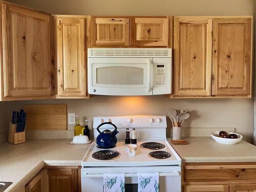 Charming apartment in Pigeon Forge!!! Walk to the Alpine Coaster in minutes! 