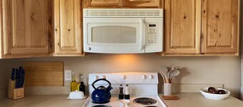 Charming apartment in Pigeon Forge!!! Walk to the Alpine Coaster in minutes! 