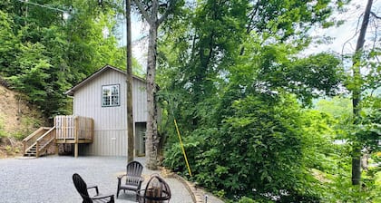 Charming apartment in Pigeon Forge!!! Walk to the Alpine Coaster in minutes!