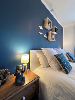 1 dormitorio, tabla de planchar con plancha, wifi y ropa de cama