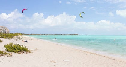 SEASCAPE HOTEL SUITES in superb Grace Bay with Pool, Beach Access, Full kitchen