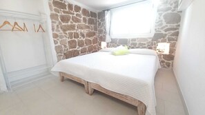 2 bedrooms, iron/ironing board, WiFi, bed sheets - APARTMENT MAJU (Enas)