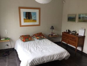 4 chambres, fer et planche à repasser, Wi-Fi