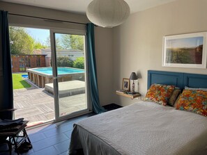 4 bedrooms, iron/ironing board, WiFi
