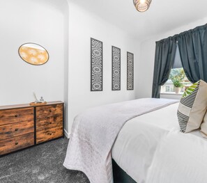 2 habitaciones, tabla de planchar con plancha y wifi gratis 