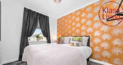 Modern 2 bedroom apartment with on street parking and wifi.