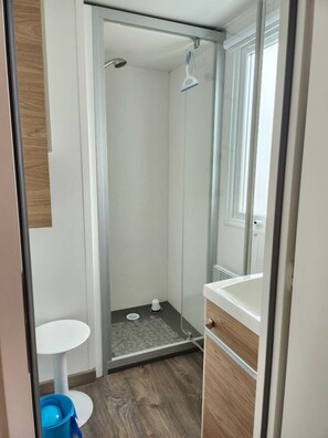 SĂšche-cheveux, papier toilette