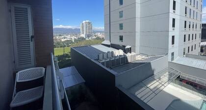 Charming, Urban & Safe 630 Retreat near Downtown