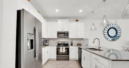 Luxurious 3BR / 2BA Condo in Champions Gate, FL-Resort- Style Living Near Disney