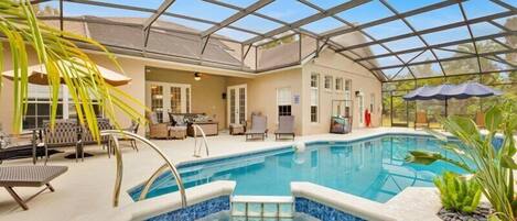 حمّام سباحة مُدفَّأ