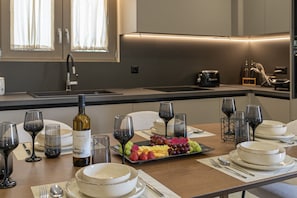 Fridge, microwave, dishwasher, coffee/tea maker