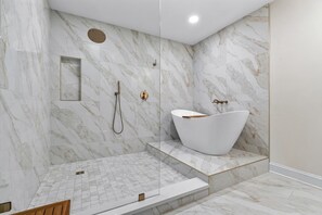 Shower, jetted bath, towels