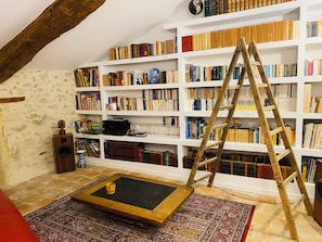 Library - Aux Berges du Libre (Félines-Termenès)