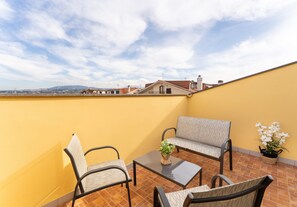 Classic-Zweibettzimmer, Gemeinschaftsbad, Stadtblick | Terrasse/Patio