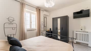 Comfort-Doppelzimmer, Poolblick | Zimmersafe, Schreibtisch, Verdunkelungsvorhänge, schallisolierte Zimmer