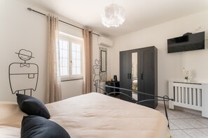 Comfort-Doppelzimmer, Poolblick | Zimmersafe, Schreibtisch, Verdunkelungsvorhänge, schallisolierte Zimmer